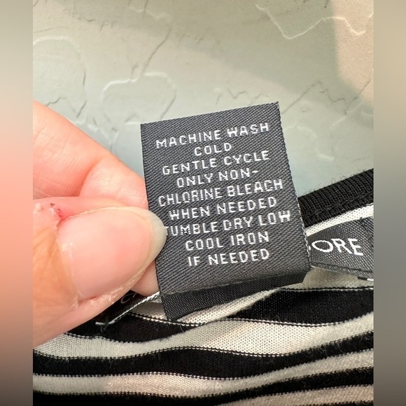 CHELSEA & THEODORE | Black and White Stripe Knit Basic Midi Dress | Medium - Picture 6 of 6